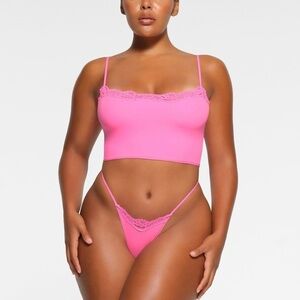SKIMS Fits Everybody Lace Cropped Cami in Taffy